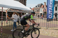 Klik hier om terug te keren